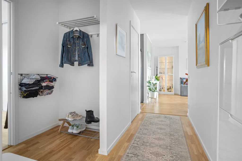 Esik - Apartment with Balcony in Central Location