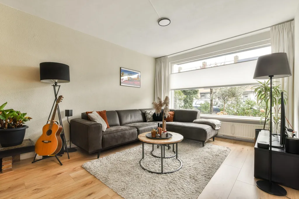 Living Room - Five-Bedroom Apartment with Garden in Utrecht