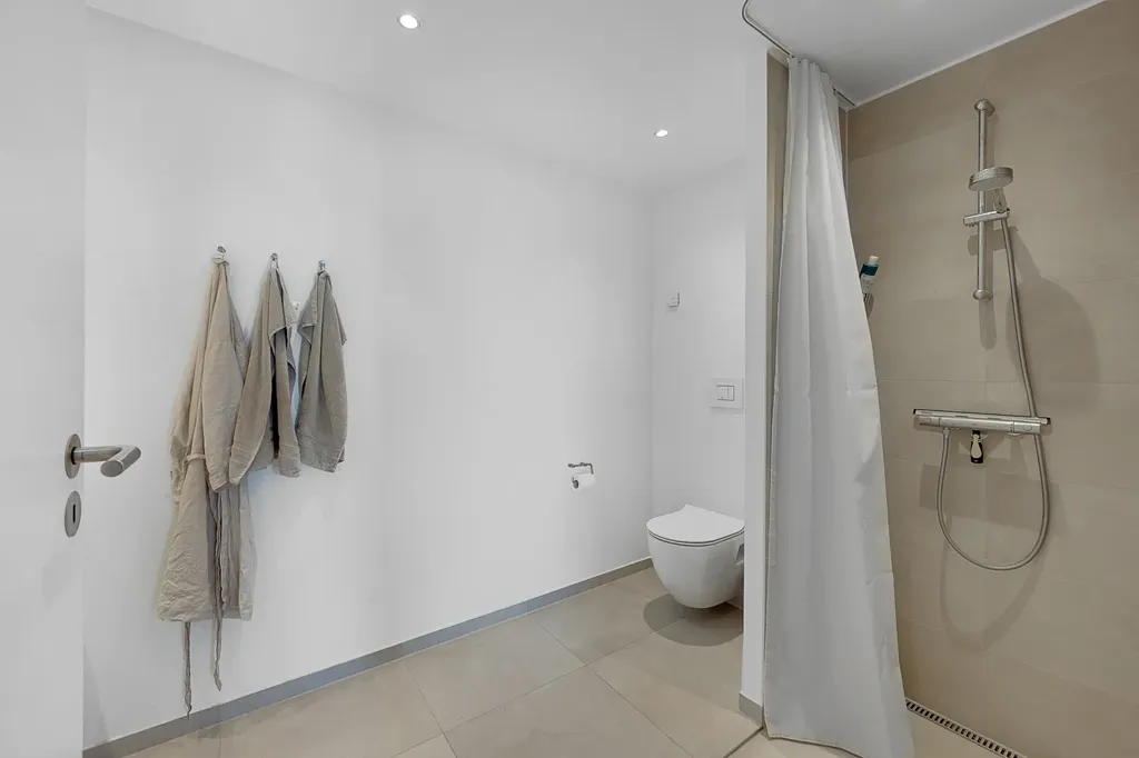 Salles de bain - 3-Bed Apartment with Balcony in Taffeltårnet