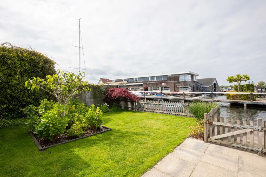 Aed - Villa with Boat Mooring in Aalsmeer