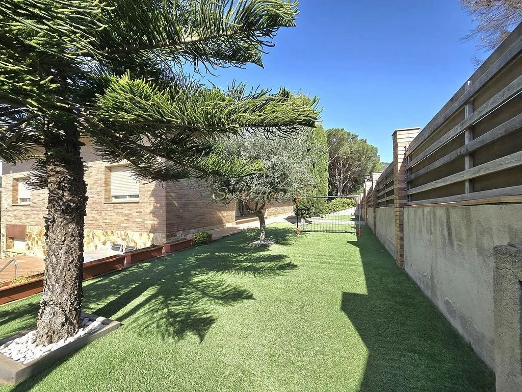Aed - Luxury House with Pool in Cabrils, Catalonia