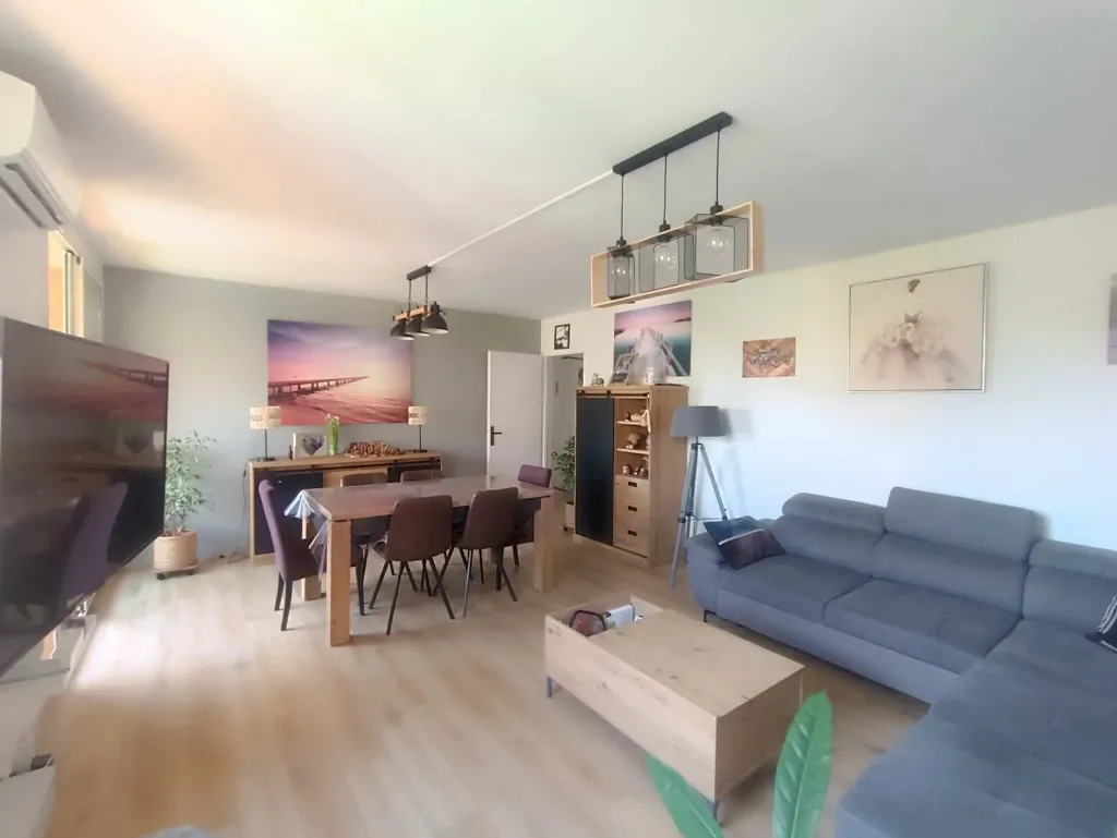 Elutuba - Apartment with Balcony in Nice, Le Ray