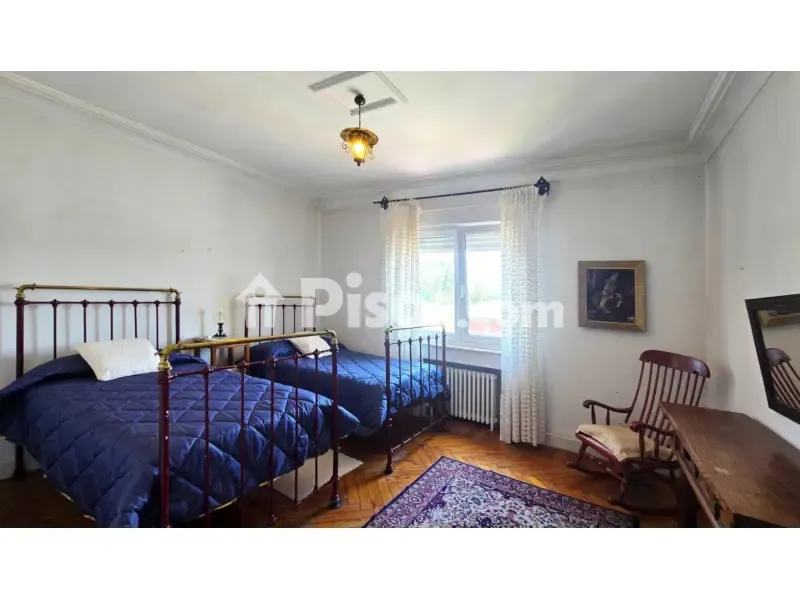 Bedrooms - Señorial House with Private Garden in Torrelavega