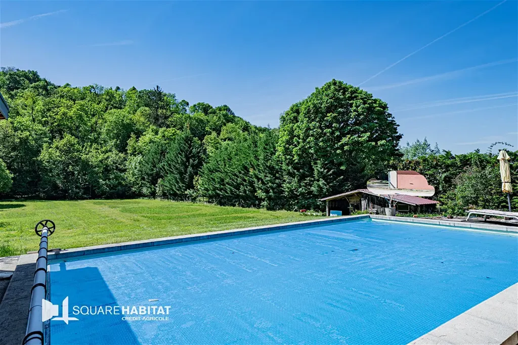 Piscine - Maison de Plain-Pied avec Piscine à Jujurieux