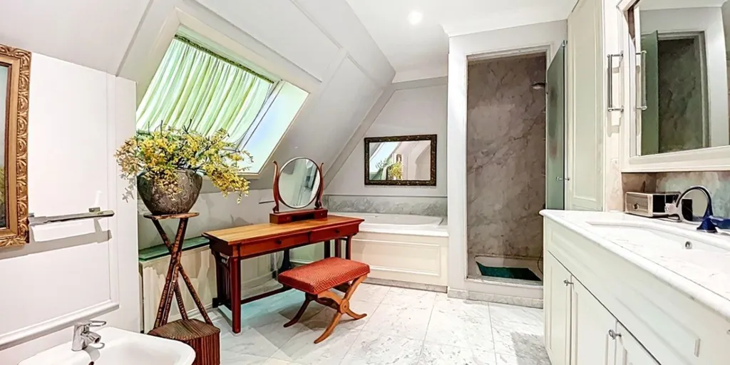 Salles de bain - Maison mixte avec terrasse à Elsene