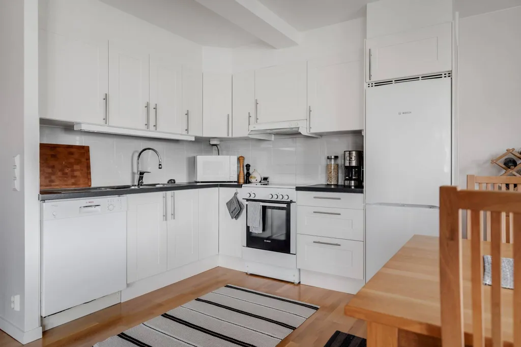 Köök - Renovated Three-Bedroom with Balcony in Bergdalen
