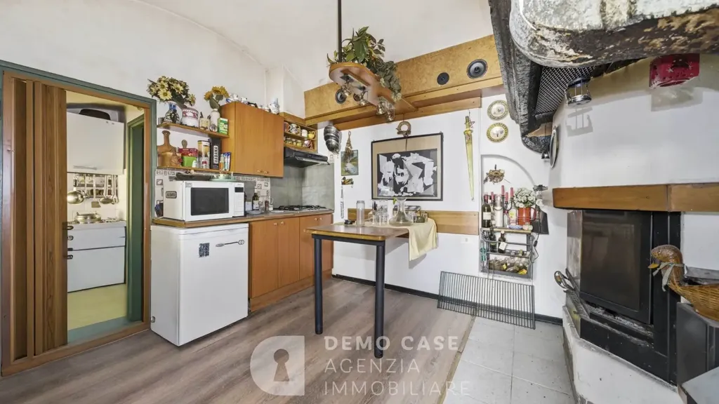 Cucina - Multi-Level Apartment in Chiavenna's Historic Centre