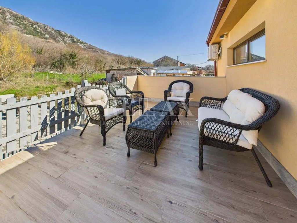 Terrass - Traditional House with Pool in Bribir