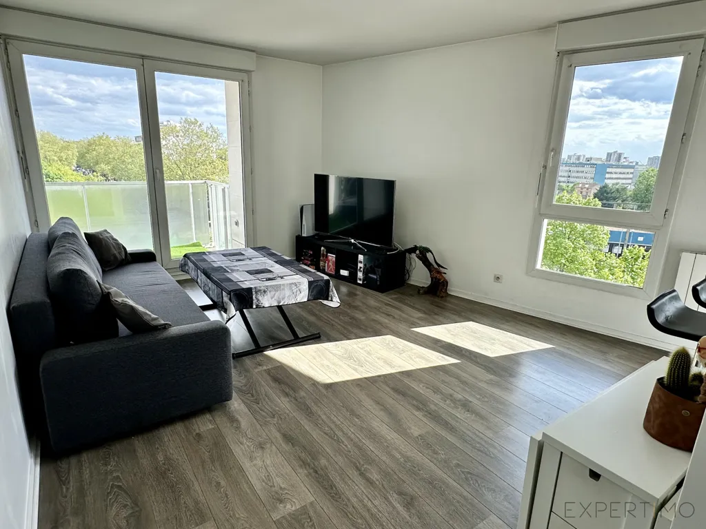 Elutuba - Bright 2-Bed Flat with Terrace in Créteil
