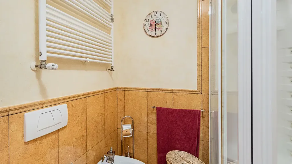 Salles de bain - Villa with Private Garden and Pool in Gardone Riviera