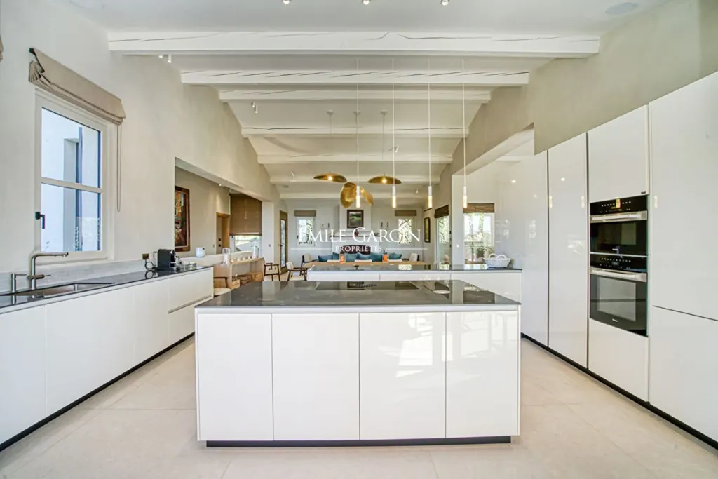 Köök - Villa with Panoramic Sea View in Ramatuelle