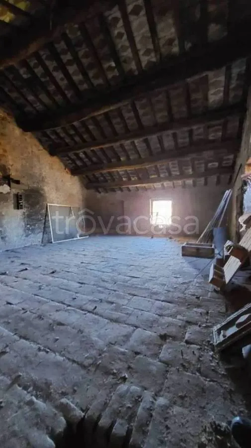Toad - Rustic House with Portico in Boves