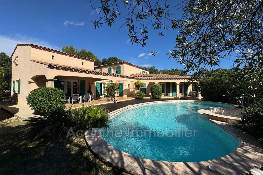 Piscine - Villa Luxueuse avec Piscine à Assas