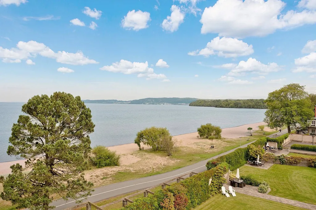 Õhuvaade - Apartment with Waterfront View in Jönköping