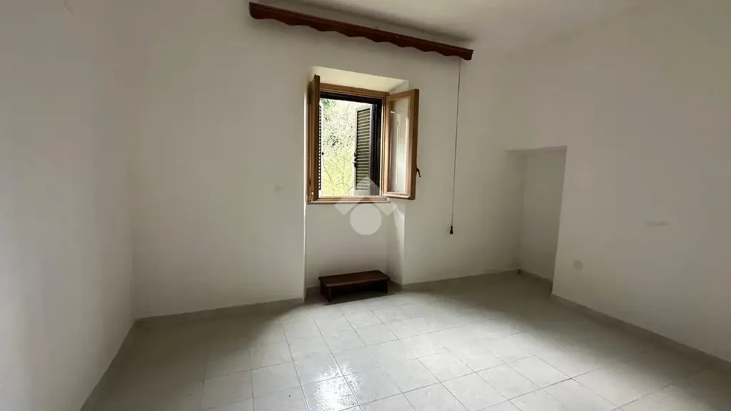 Toad - Three-Level Villa with Garden in Artena