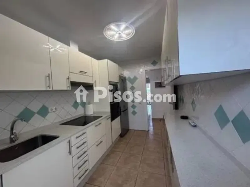Cuisine - Spacious Ground Floor Flat with Garden in Antigua