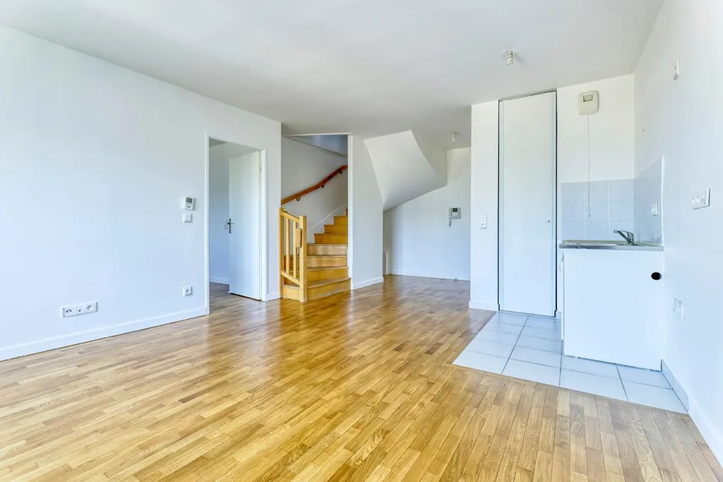 Soggiorno - Duplex Flat with Balcony in Drancy Centre
