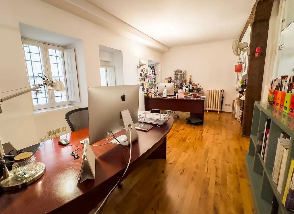 Bureau - Modern Flat with Street Views in Vitoria Centre
