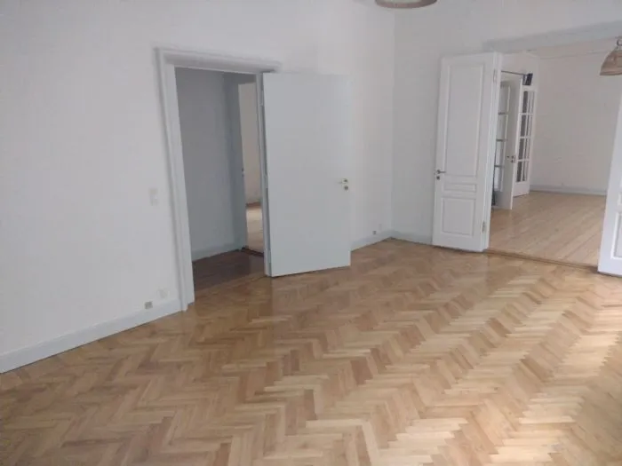 Pièces - Spacious Flat with South-Facing Terrace in Odense C