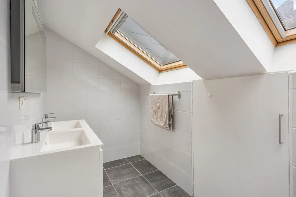 Salles de bain - Appartement Rénové et Énergétique au Centre de Diest