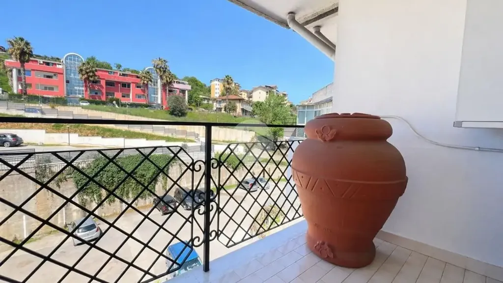 Balcon - Three-Bedroom Apartment with Balcony in Settimo