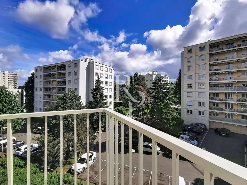 Rõdu - 3-Bed Apartment with Balcony in Green Park