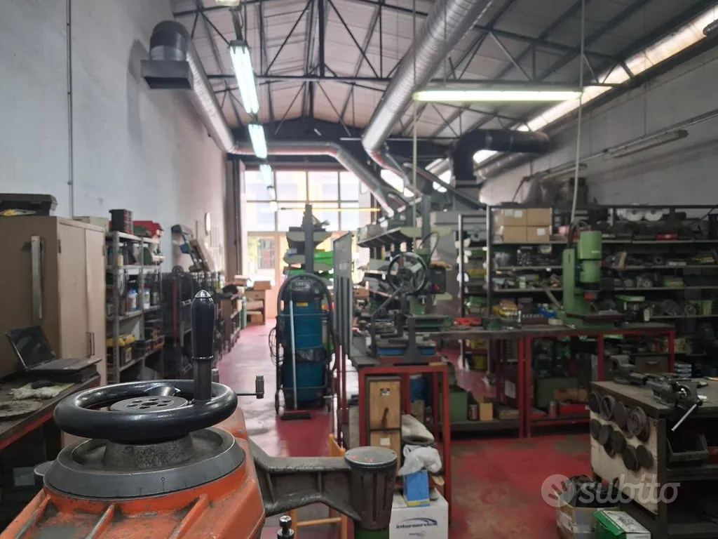 Garaaž - Industrial Unit with Office in Bufalotta