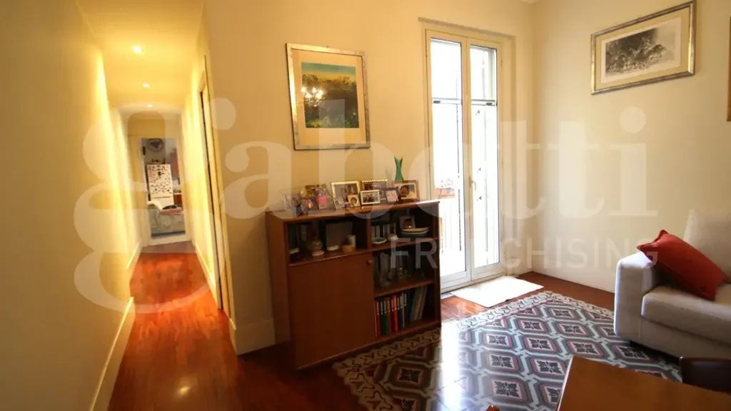 Elutuba - Refurbished Triplex with Balcony in Catania