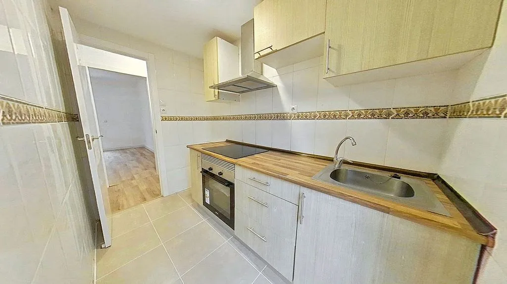 Kitchen - Three-Bedroom Apartment with Terrace in Sedaví