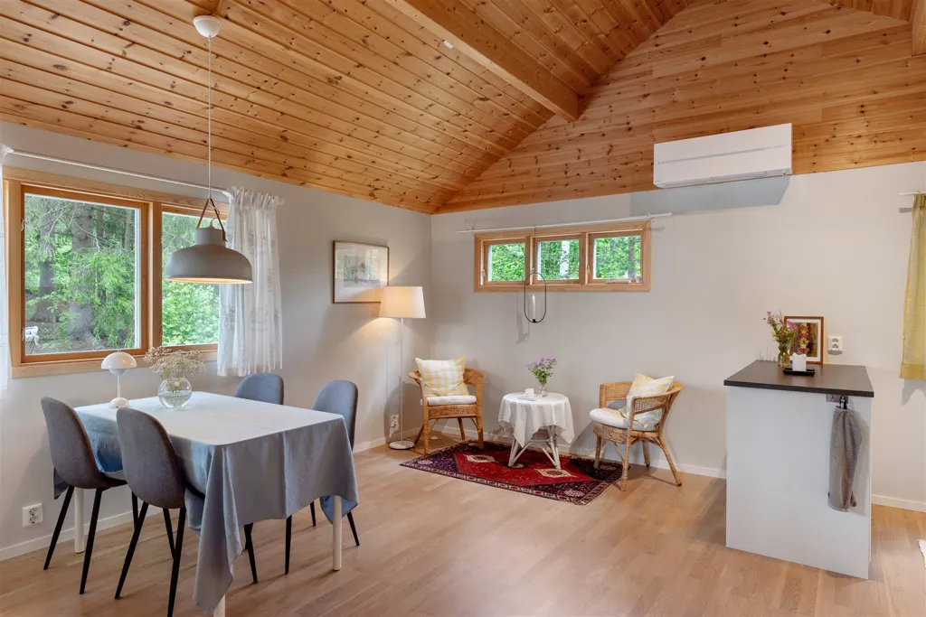 Dining Room - Renovated Holiday Home with Boat Access in Båtsviken