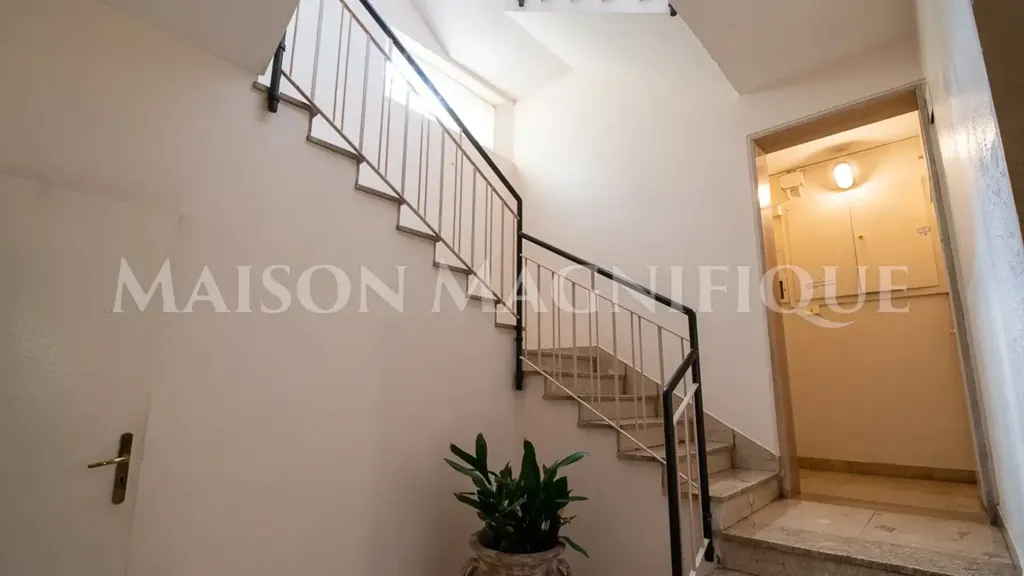Toad - Third Floor Flat with Lift in Ferrara Centre