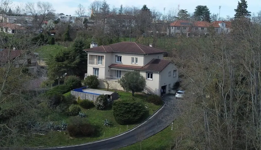 Õhuvaade - Villa with Lake View in Quiet Setting