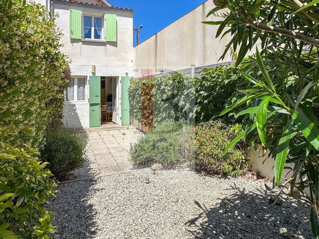 Aed - City Centre House with Terrace in Fouras