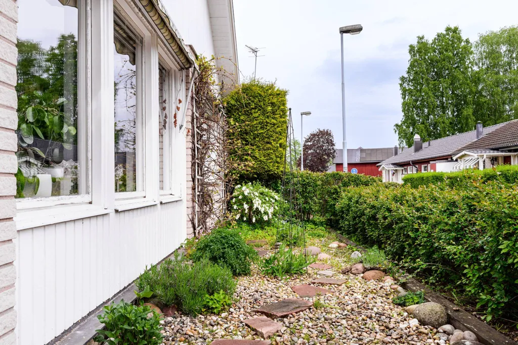 Aed - Terraced House with Solar Panels in Årby