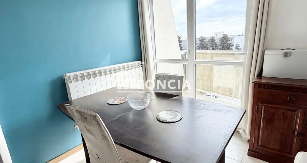Söögituba - Apartment with Balconies in Central Location