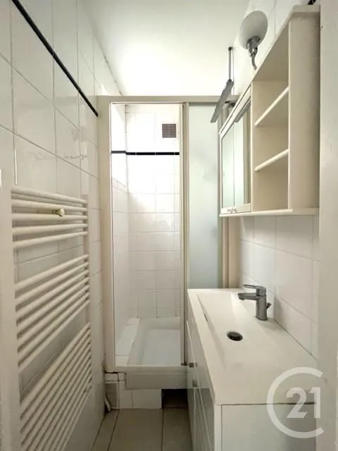 Bathrooms - 2-Bedroom Apartment with Balcony in Orsay