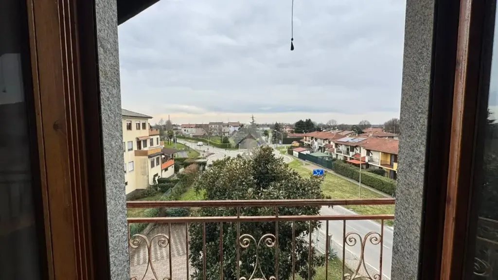 Balcon - Mansard Apartment with Central Location in Marano Ticino