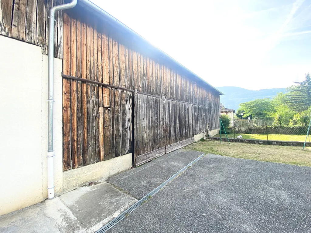 Välivaade - Hangar with Potential for Expansion in La Buissière