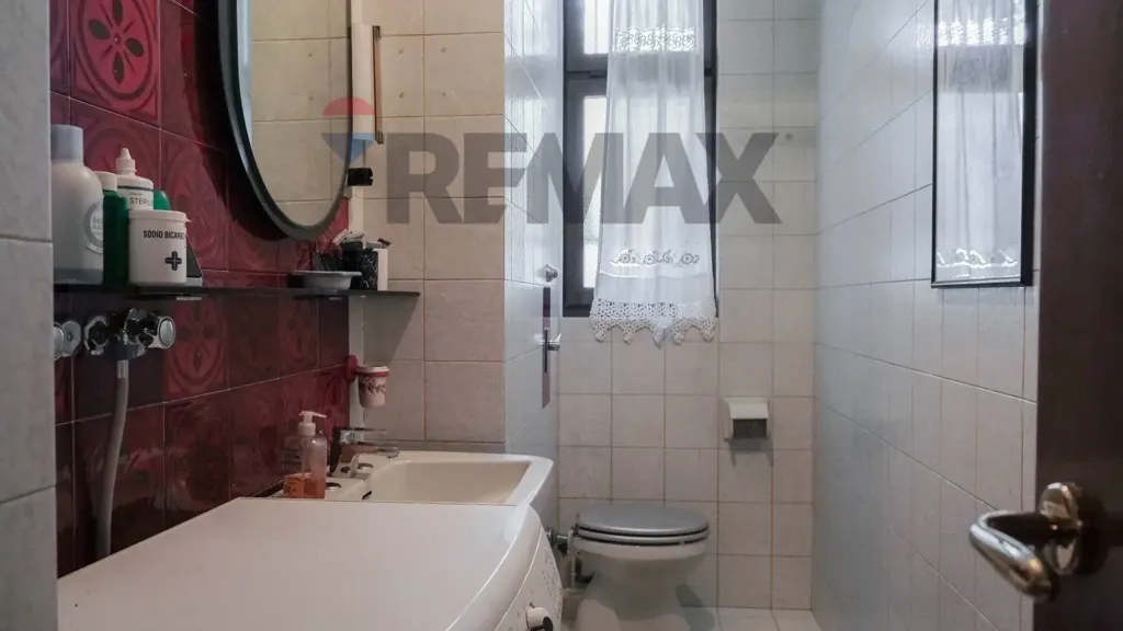 Salles de bain - Penthouse with Panoramic Views in San Donato Milanese
