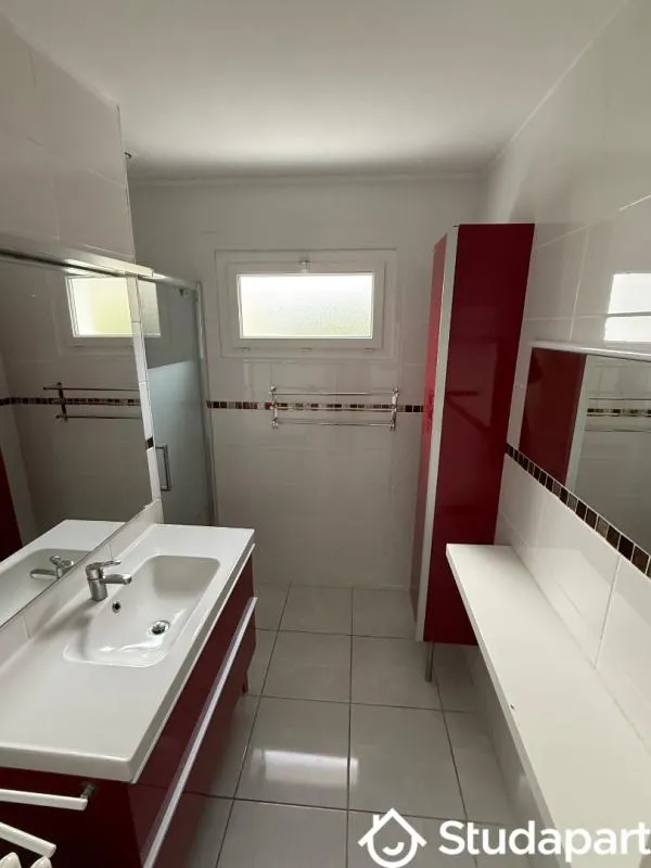 Bathrooms - Shared House with Balcony in Saint-Avertin