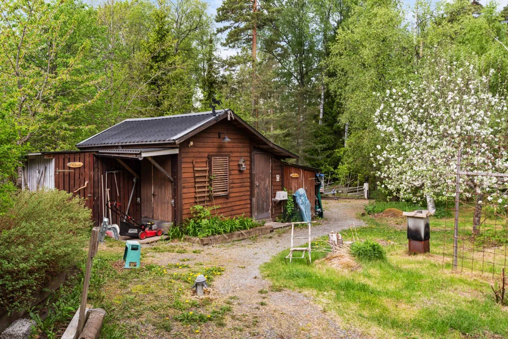 Jardin - Villa with Pool and Jacuzzi in Smara, Edsbro