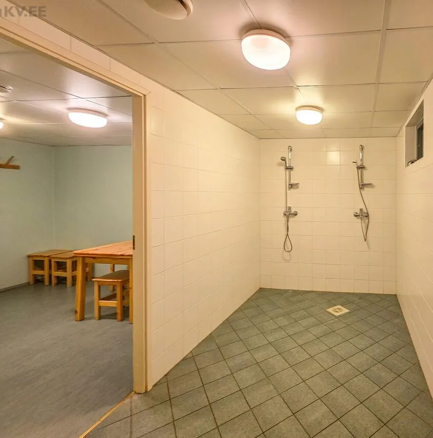 Pièces - Two-Bedroom Apartment with Balcony in Central Location