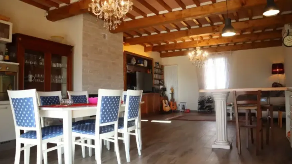 Söögituba - Rustic-Modern Apartment with Terrace in Empoli