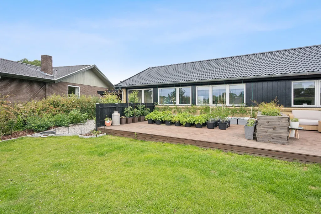 Aed - Villa with Garden in Ålsgårde