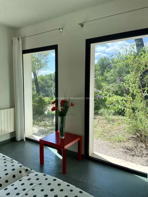 Chambres - Villa Contemporaine avec Vue Panoramique à Lorgues