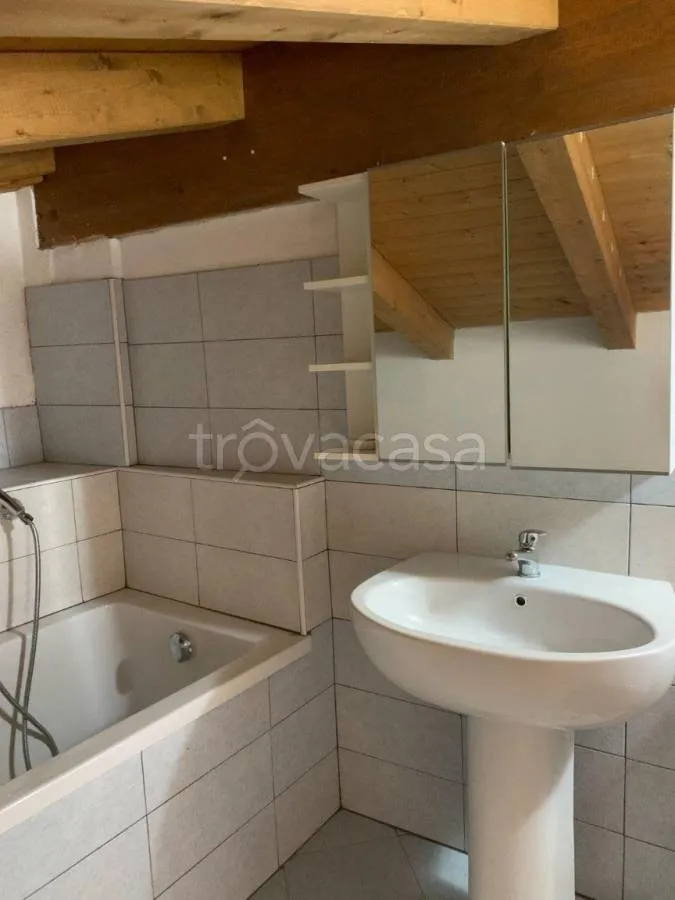 Salles de bain - Rustic-Style Flat with Sunny Terrace in Vernante