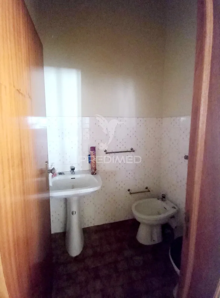 Salles de bain - Commercial Space with Conversion Potential in Redondo