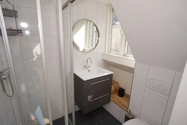 Vannitoad - Furnished Apartment with Balcony in Rotterdam