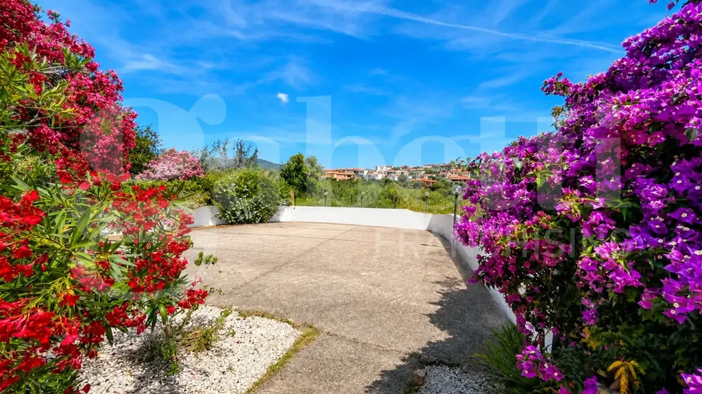 Jardin - Ground Floor Apartment with Veranda in Budoni