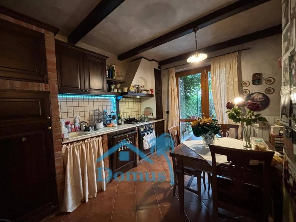 Cuisine - Villa with Garden and Fireplace in Pinerolo